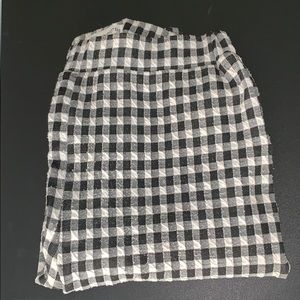 Super trendy black & white pants!